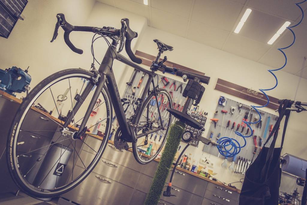 Comment préparer une randonnée à vélo : équipement et conseils pratiques