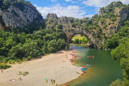 Partir en famille en village vacances pension complète