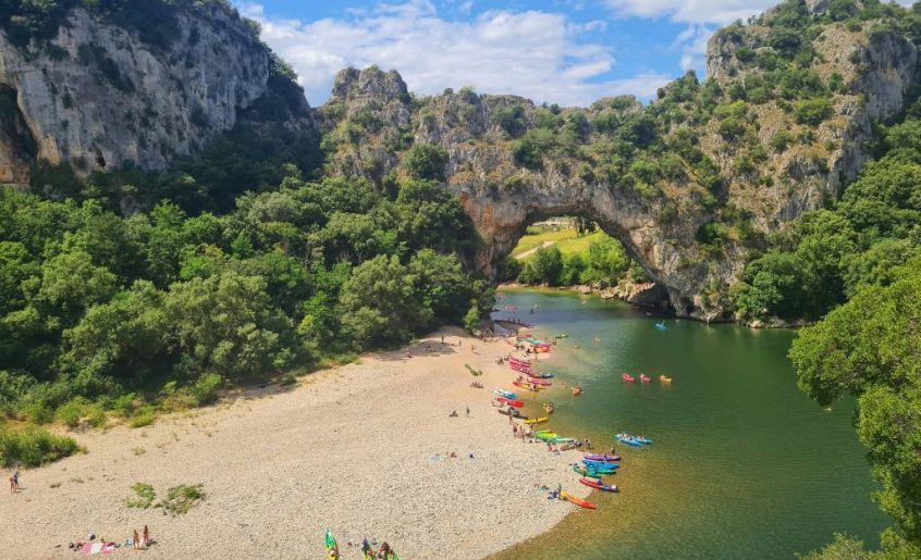 Partir en famille en village vacances pension complète