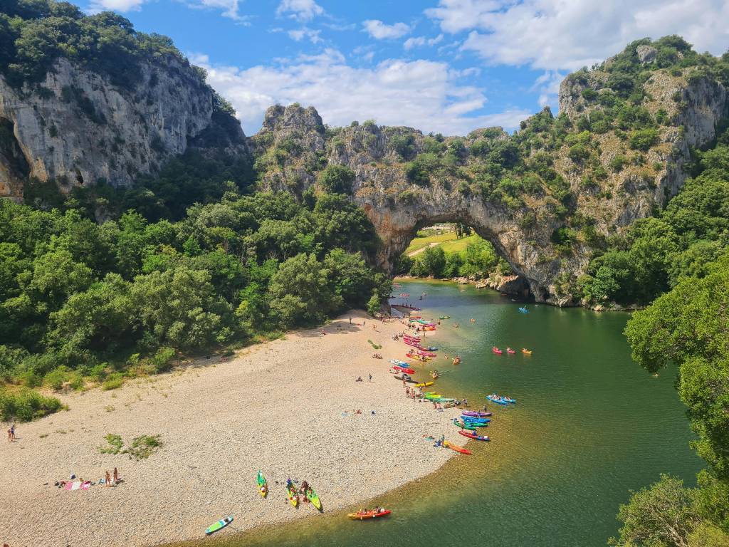 Partir en famille en village vacances pension complète