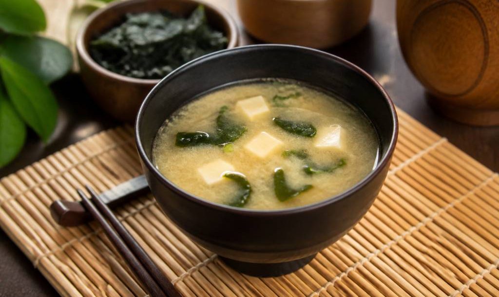Bienfaits de la soupe miso : pourquoi l’adopter au quotidien