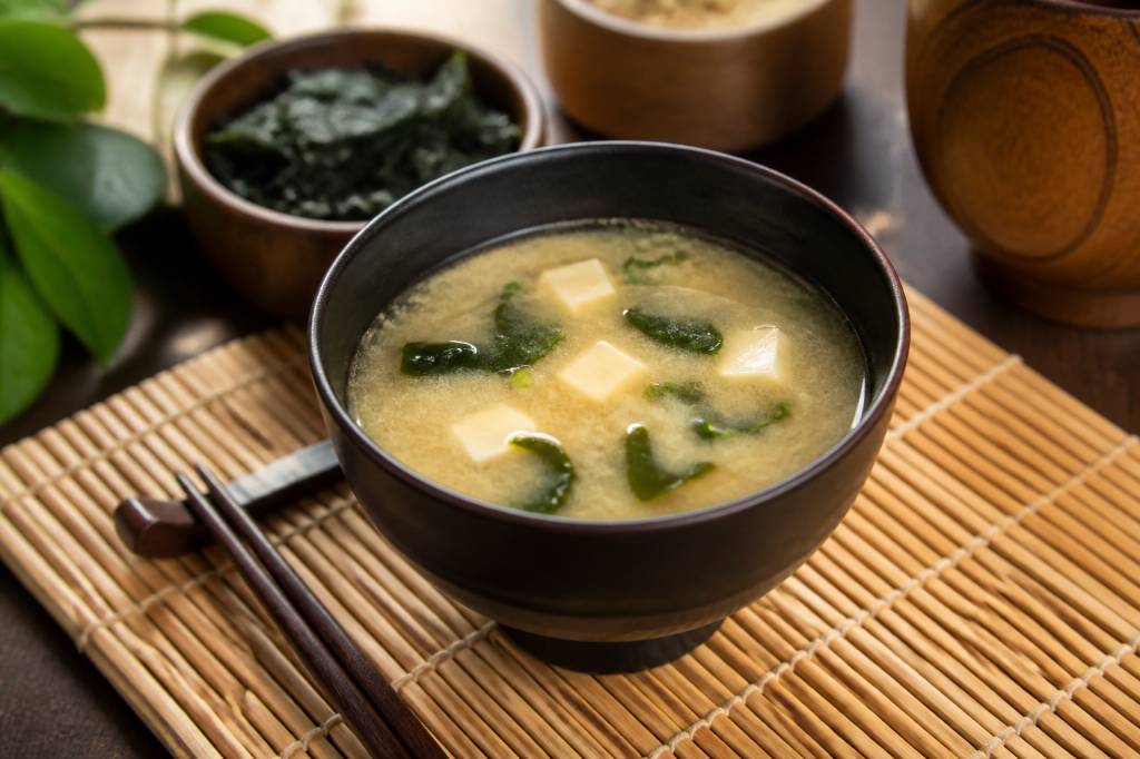Bienfaits de la soupe miso : pourquoi l’adopter au quotidien