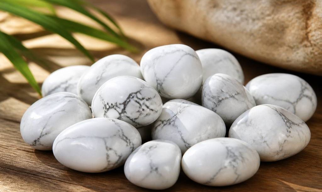 Howlite vertue et bienfaits de cette pierre naturelle