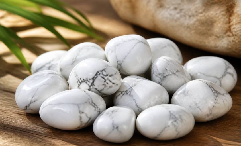 Howlite vertue et bienfaits de cette pierre naturelle