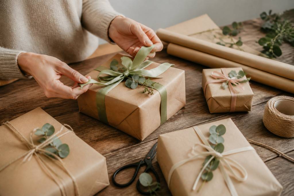 Comment faire des emballages cadeaux élégants et faciles à réaliser