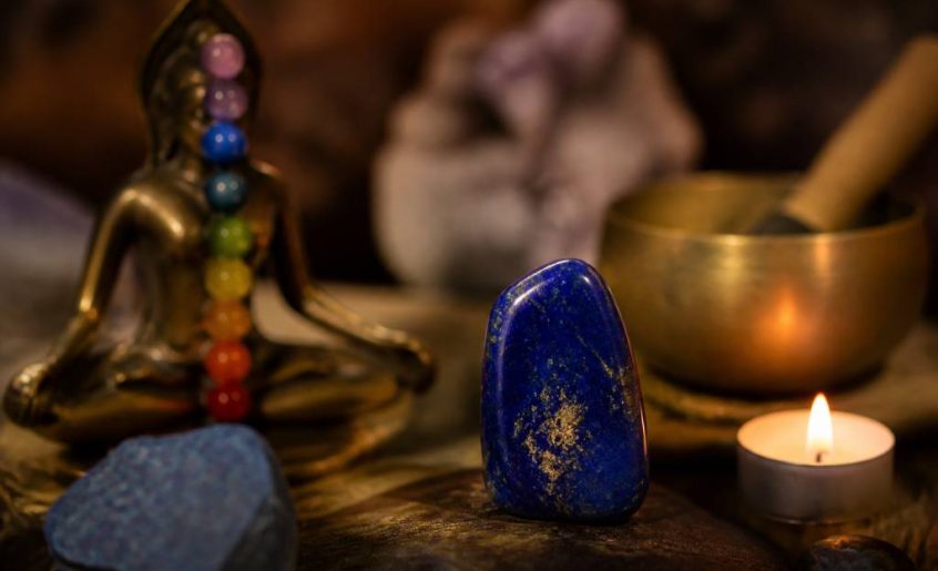 Lapis lazuli et chakras : comprendre leurs liens et leurs bienfaits