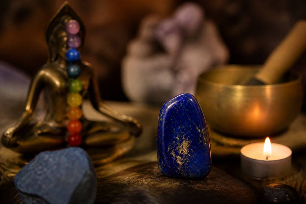 Lapis lazuli et chakras : comprendre leurs liens et leurs bienfaits