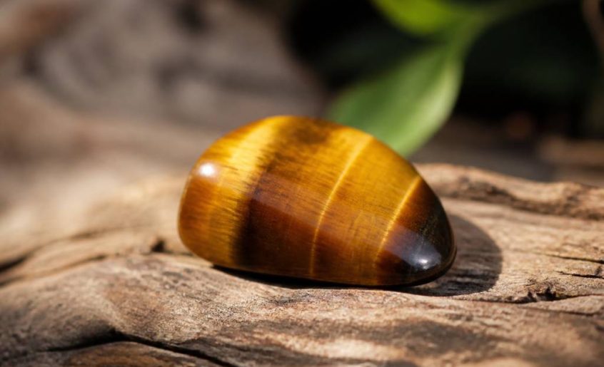 Œil du tigre signification : propriétés, symbolique et bienfaits de cette pierre naturelle