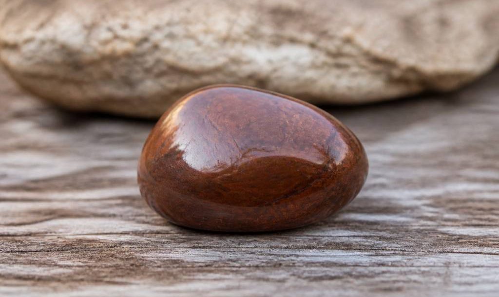 Pierre marron : signification et symbolique naturelle