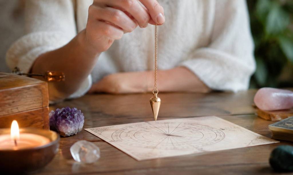 Maison du pendule : comment choisir et utiliser un pendule divinatoire