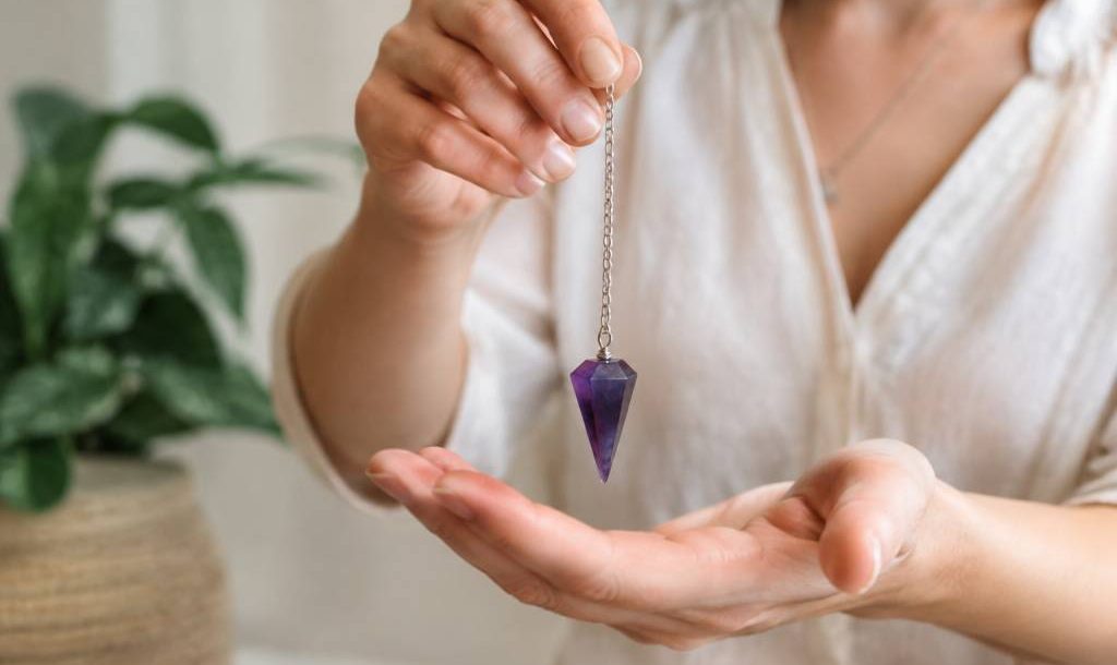 Comment tenir son pendule : les bons gestes pour une utilisation précise