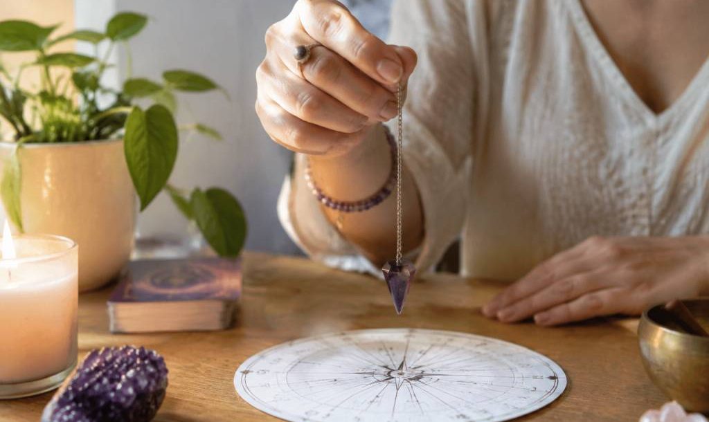 Comment se servir d'un pendule pour obtenir des réponses fiables ?