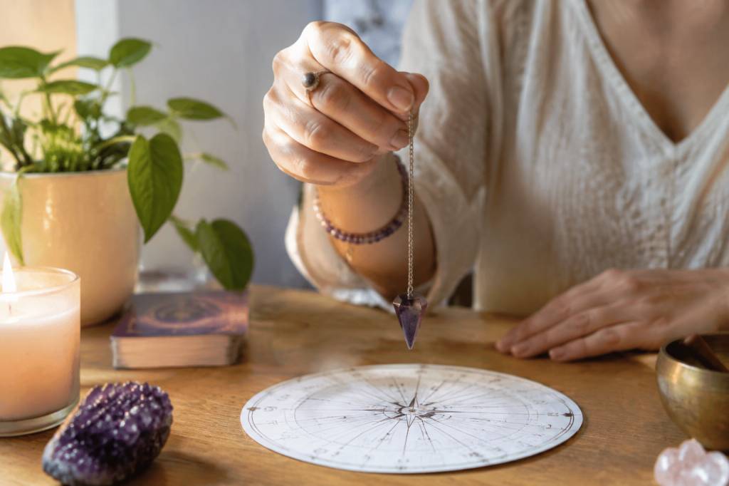 Comment se servir d'un pendule pour obtenir des réponses fiables ?